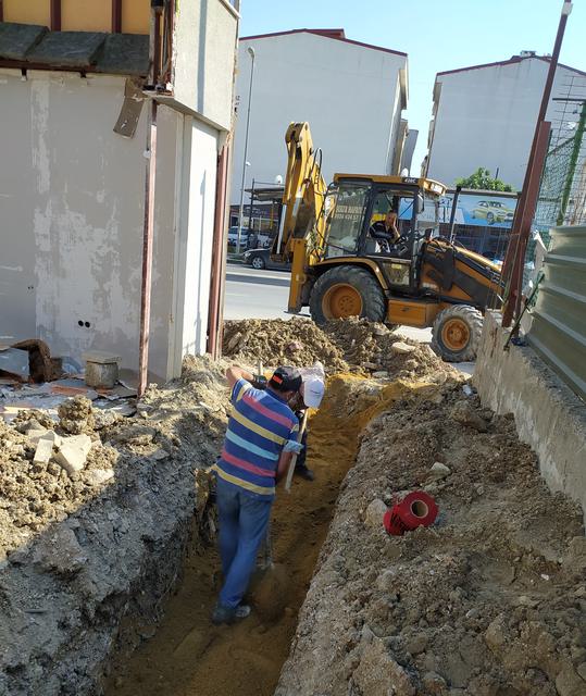 Kepçe ile kablo kanalının açılması