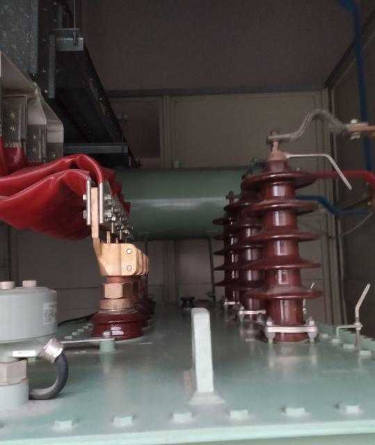 Trafo AG çıkış izolatörleri ve bara bağlantısı