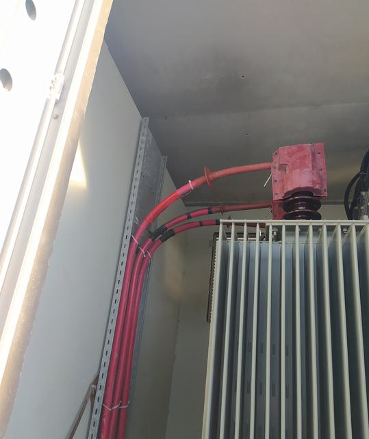 Trafo köşkü içinde trafo ve OG kablo bağlantıları
